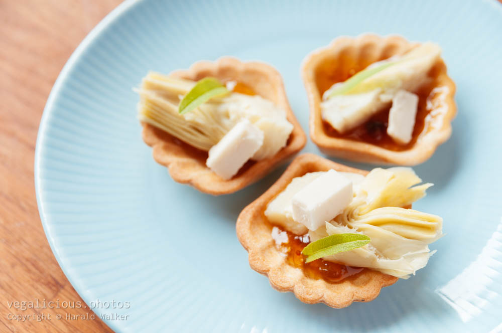 Stock photo of Fig and Artichoke Bites with Soy Cheddar