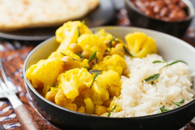 Curried Cauliflower And Chickpeas, Chapati And Chutney – Vegalicious.photos