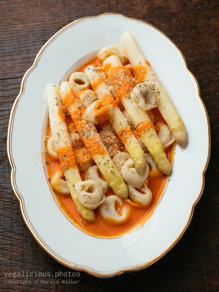 Stock photo of Vegan Tortellini with White Asparagus and Paprika Sauce